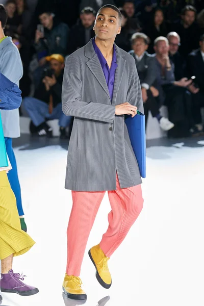 Look 3